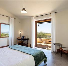 4 bedroom villa with pool near Noto, sleeps 8